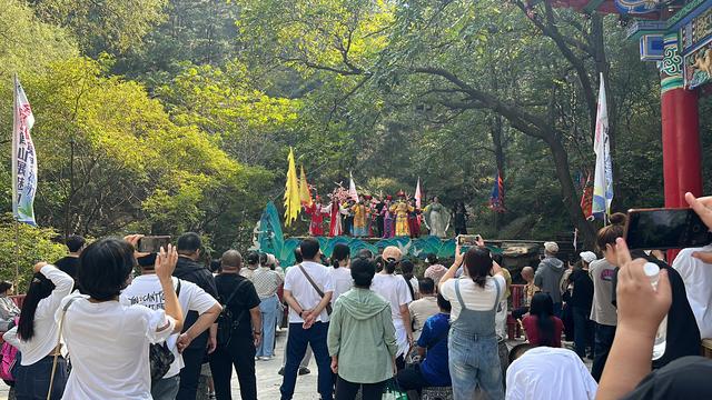 北镇“十一”爆款出圈！穿越古今、采摘盲盒、烟火巷味…这座小城正在疯狂上分！