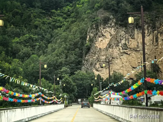 美不美？从“吐一路”到最美乡村路，看4000年银杏，探2000年栈道