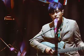 又见“精神穷人”！周杰伦杭州演唱会，一张票12万，场外约10万人图片