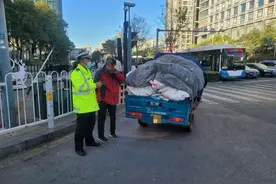 太原交警小店二大队三中队在重点路段查扣一辆涉牌涉证三轮摩托车图片