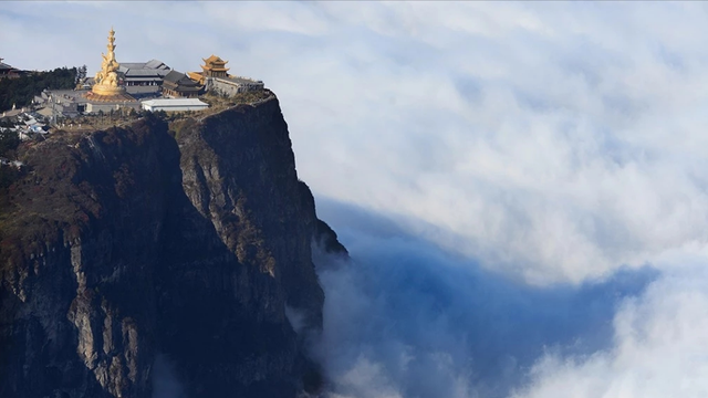 23岁女大学生徒步峨眉山，下山后仅3天又折返，失联46天不幸遇难