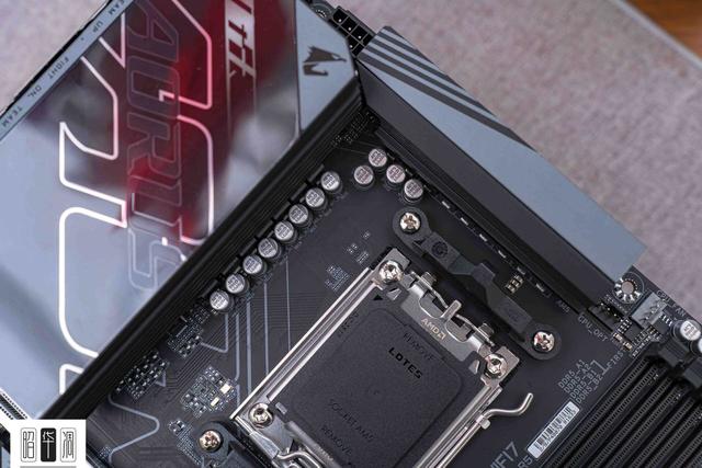 曲面玻璃的通透美学：乔思伯 TK-4 装机实录