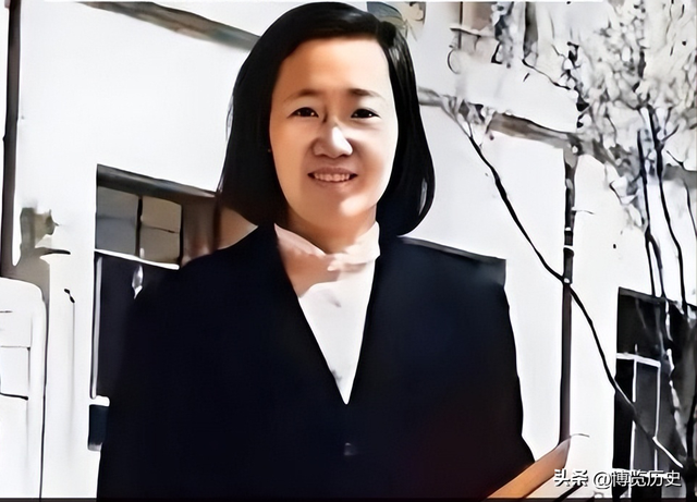 北大才女抛下丈夫和孩子，17年后	，子女抱着她：你是我们的英雄！
