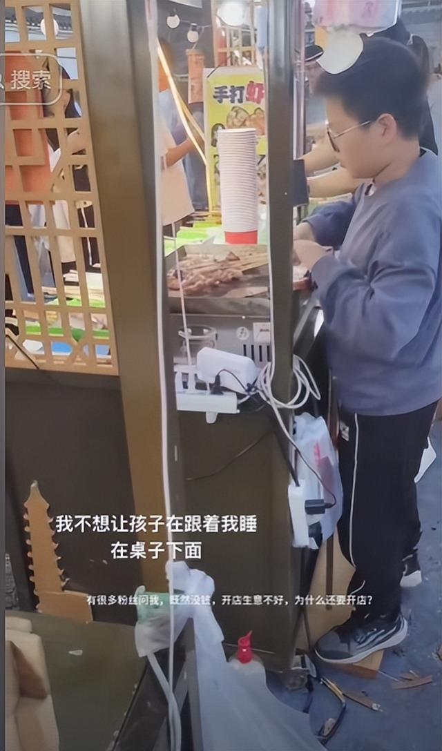 宝妈净身出户带2娃睡桥洞，只因怀孕期间没满足丈夫，孩子太争气