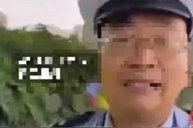 温州锁喉交警违法！骨子里蔑视群众，害群之马！全网一边倒反对！图片