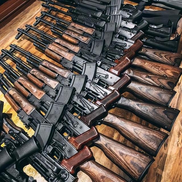 美国的伪善面具被撕碎！打着和平的幌子，背地里却把军火卖遍全球