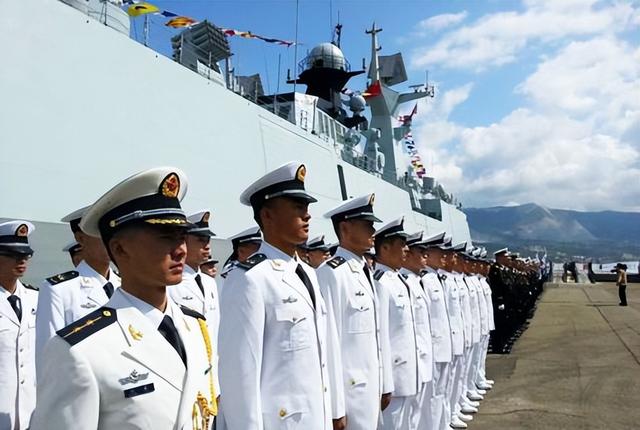 中美一旦开战，美军将全面轰炸中国？基辛格曾称：中美正走向悬崖