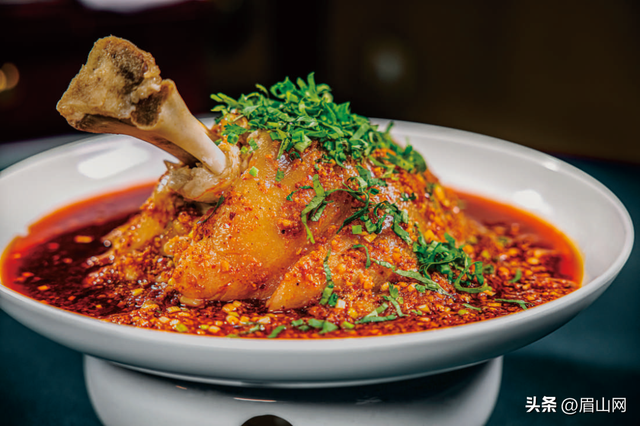 瓦屋山看雪、水街穿越、湖畔篝火……很难不爱眉山的元旦