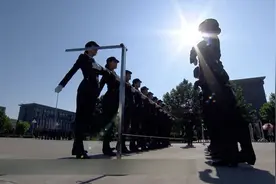 这就是中国排面！首批仪仗女兵是怎么炼成的？图片