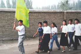 15个大学生去了沙漠深处！24年后，他们怎样了？图片