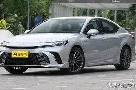 新车 | 售21.98万元起 新丰田凯美瑞2.5升混动版到店 选它还是雅阁？图片