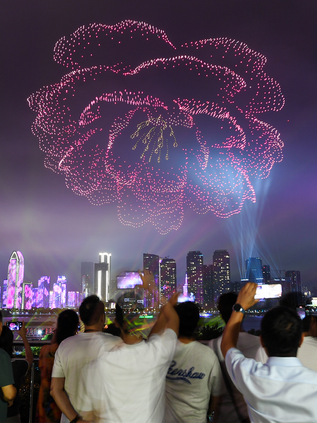 火上热搜！这就是武汉排面！