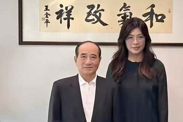 国民党选情炸了！卢秀燕王金平明着偏郑丽文，郝龙斌“酱缸”悬了