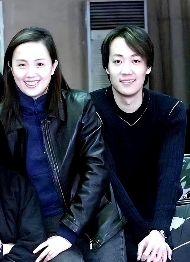 朱媛媛去世仅3个月，恶心一幕发生，辛柏青被喊话迎娶马伊琍