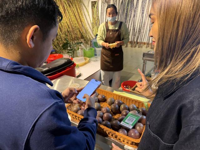 【外眼看云南】 一程“胞波”路 满城烟火亲——缅甸顶流博主的芒市初体验