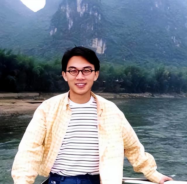 前央视主持人郎永淳，知法犯法沦为阶下囚，今54岁发福衰老变化大