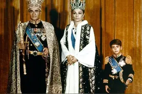 伊朗国王巴列维：为生儿子娶3任美貌王后，有了俩儿，王位却没了图片