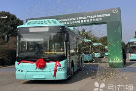 巴基斯坦纯电公交最大单！160辆苏州金龙海格客车奔赴“一带一路”图片