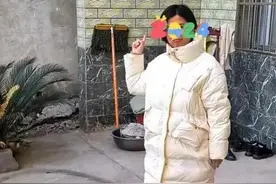 安徽一男子骑电动车去女子家相亲，女子穿拖鞋见面：咱俩不合适图片