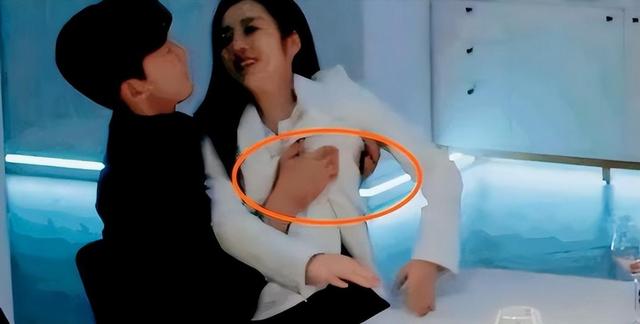 陪玩陪睡只是冰山一角，认干爹，舔手指，拜高踩低，实在荒唐！