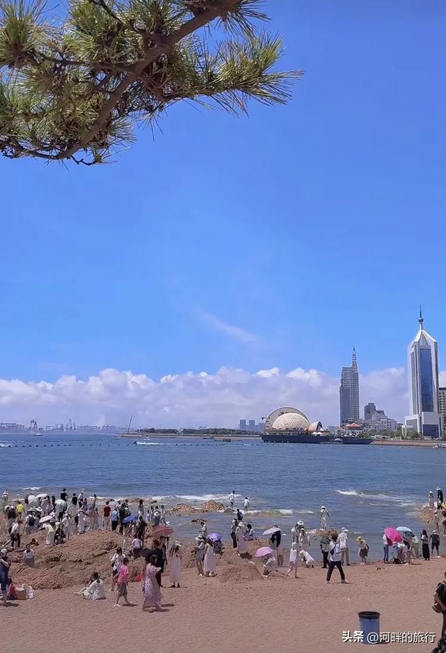 青岛栈桥 夏天来玩的人多