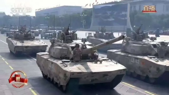 细节泪目！阅兵车牌号1945和2025