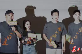 《逆行人生》聚焦外卖员群体，徐峥来汉带观众沉浸式“送单”图片