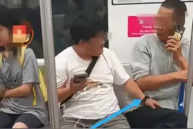 笑翻了！女子地铁内猥亵大爷，多次触摸隐私部位！图片