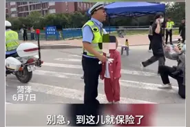 放假第二天，娃就把作业写完了？网友看完笑疯了，家长却只想打人图片