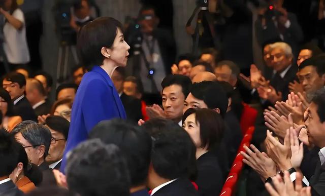 硬抗中国40天，日本喊来多国救兵，中方全不惧，美国批准对日军售