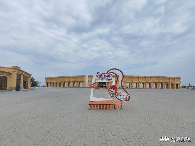 爬览山公园，只看到若隐若现的贺兰山