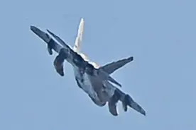 F22战机陆续开始退役:无力再与歼20竞争，唯一战果是一个飞行气球图片