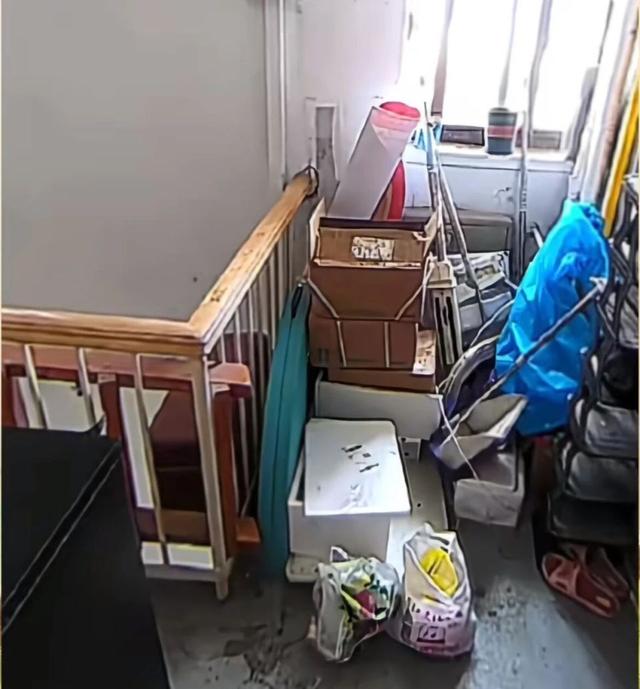 坏人变老了？女子劝邻居别乱扔垃圾被群殴，最大动手者81岁，女子已退租：不接受任何调解！