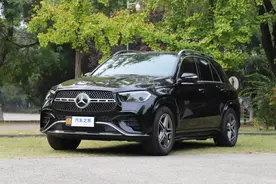 奔驰GLE优惠18万，硬刚X5和Q7！2.5T+9AT，零百5.9秒！质感满满！图片