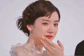 永野芽郁知三当三，脚踏两条船，她明明美成这样，为何要自毁前程图片