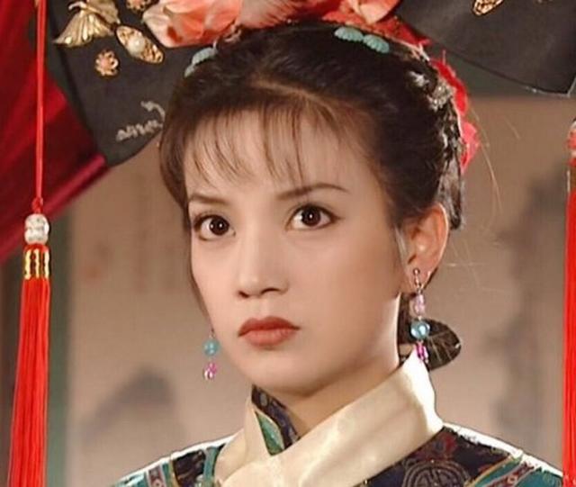 死心不息！劣迹艺人赵薇走投无路，15岁女儿成她的最后一根稻草