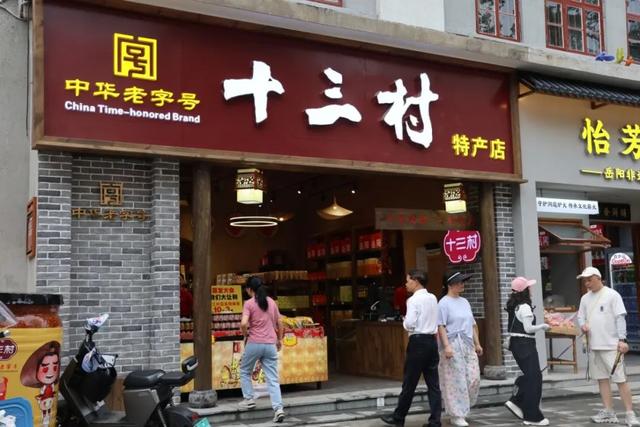 白天晚上“两副面孔”？岳阳这条街，逛100次都不够！