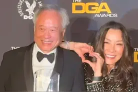 这一夜，李安的国际地位具象化，领取终身成就奖，众星站起来鼓掌图片