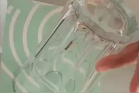 潜逃10年，昔日歌后曲婉婷鼓吹放生蚊子，网友直呼：回来还钱！图片