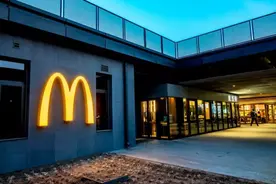 麦当劳终于看懂了金拱门图片