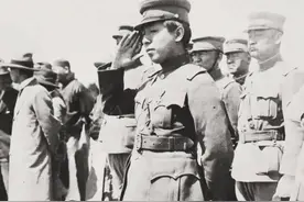 张学良手下装备精良的东北军为何还打不过刚经历长征的陕北红军？图片