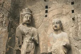 直呼神奇！钓鱼佬在洛阳龙门石窟下游意外捡到个佛头！图片