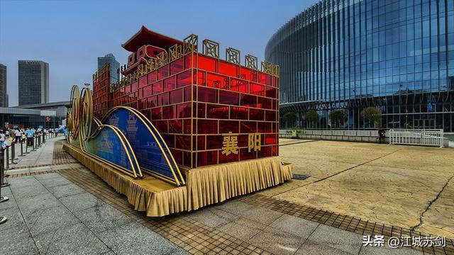 走进武汉国博中心，领略花车魅力