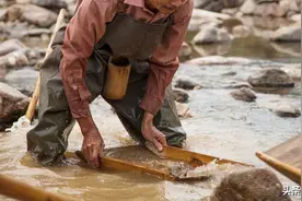 溪水里为何能淘出金砂？想捡金矿？先要学会辨识金矿石图片