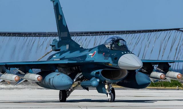 日本是要有新动作？12架战斗机直指辽宁舰，场面唬人实则难堪大用