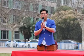 山东无腿歌手陈州：娶河南美女，生下一儿一女，网友怀疑不是亲生图片