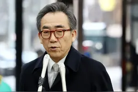 在台湾问题上，韩国妥协服软后，不到24小时，中韩外长实现通话图片