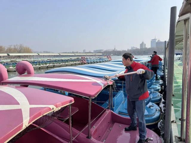 泛舟赏樱，来玉渊潭公园