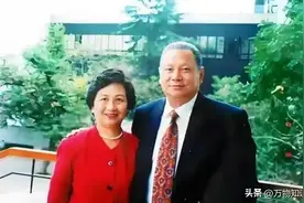 洪君彦三位妻子留影，原配章含之，二婚朱一锦，三婚妻子平凡无名图片