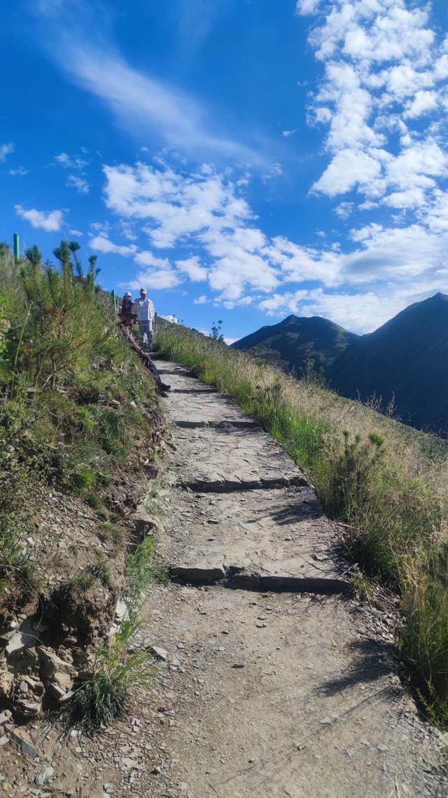 爬拉萨南山公园